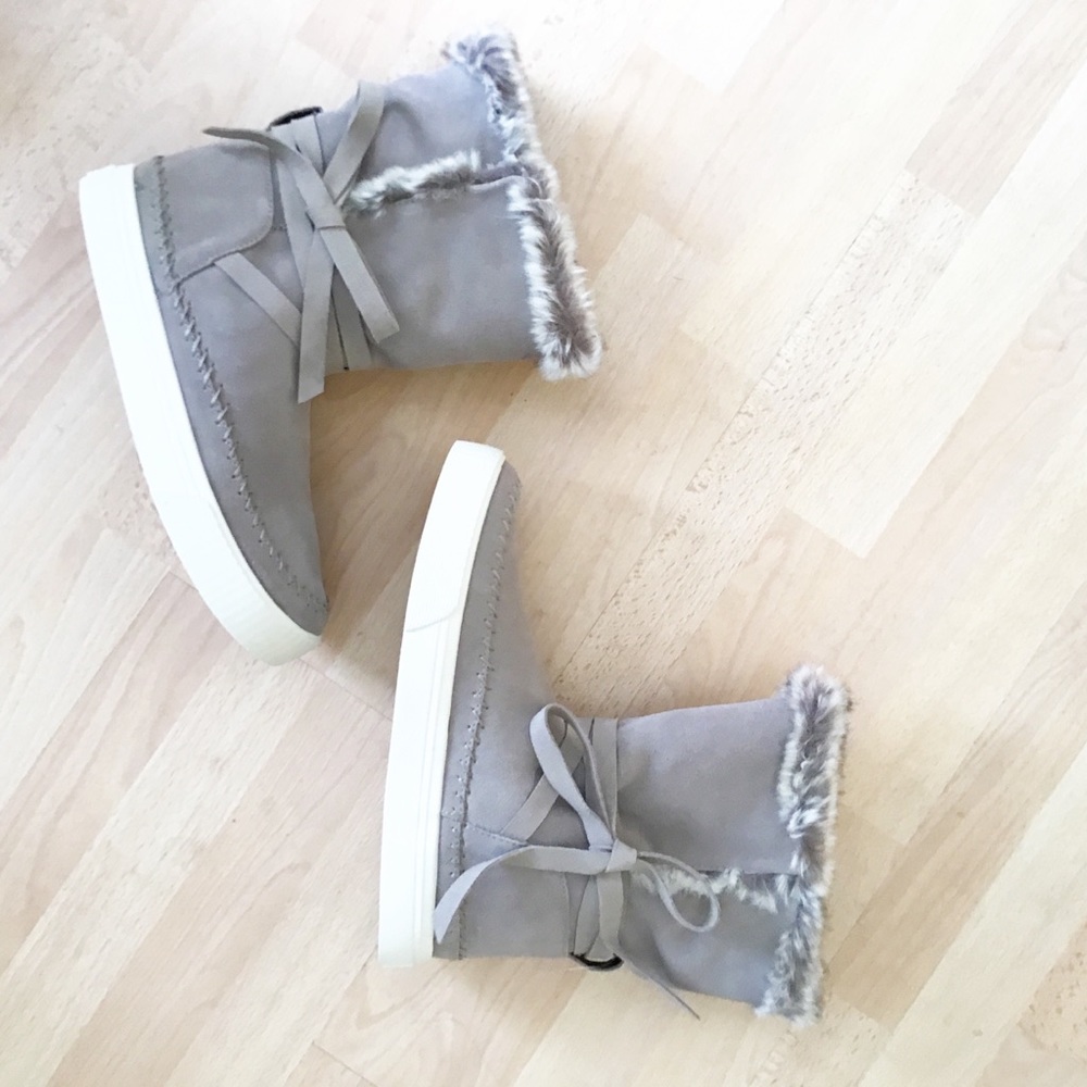 TOMS Vista Faux Fur-lined Waterproof Suede Boots - Picture 6 of 8